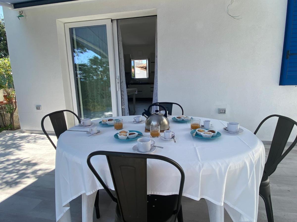 La Casa Sull'Acqua Villa Olbia Exterior photo